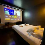 Champs-Elysees Loveroom & Spa